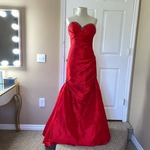 Tony Bowls Red Strapless Sweetheart Gown Dress Stretch Taffeta 8